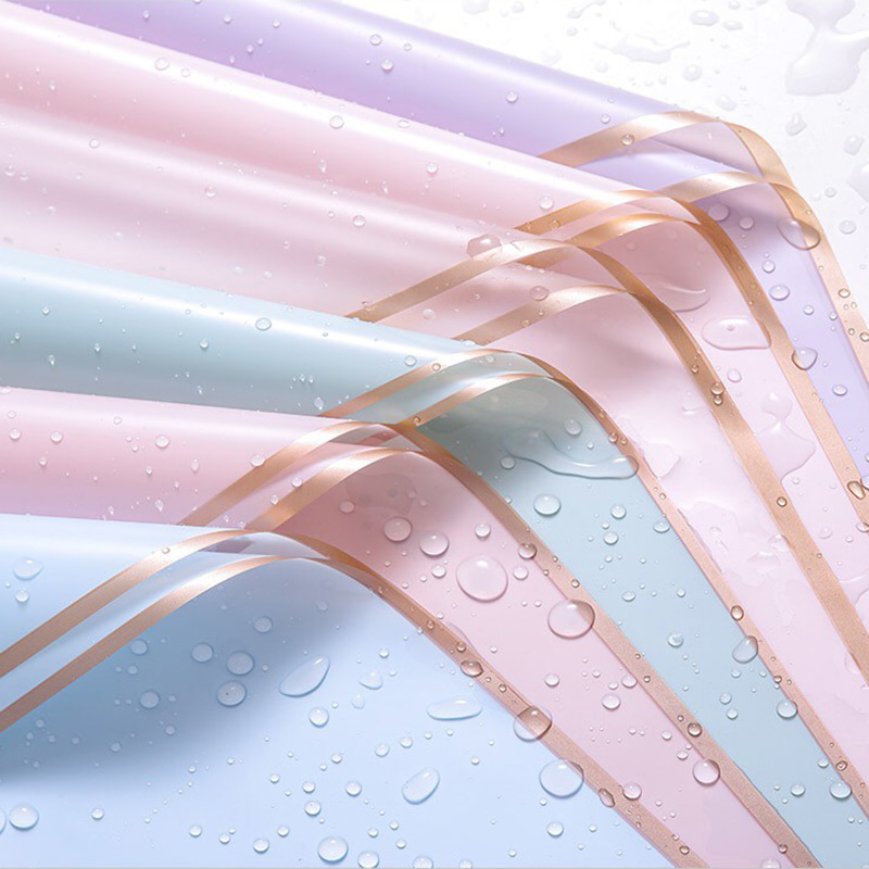 Altın kenarlı mat çiçek ambalaj kağıdı