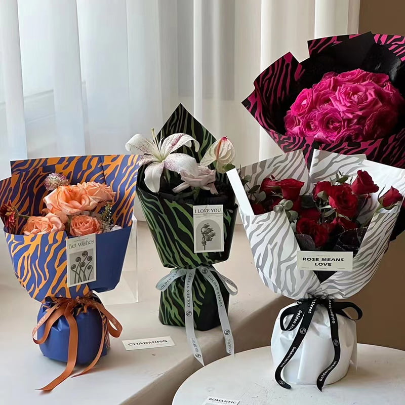 Zebra desenli altı renkli çiçek ambalaj kağıdı